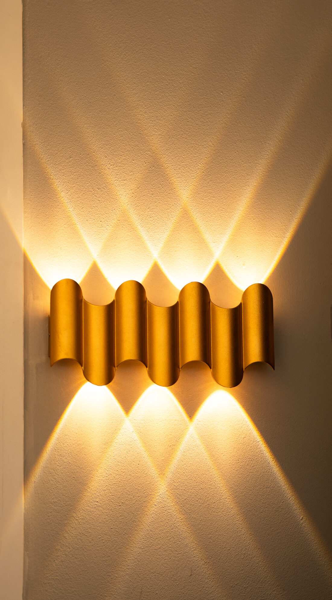 Ambiente com iluminação mal distribuída, gerando sombras